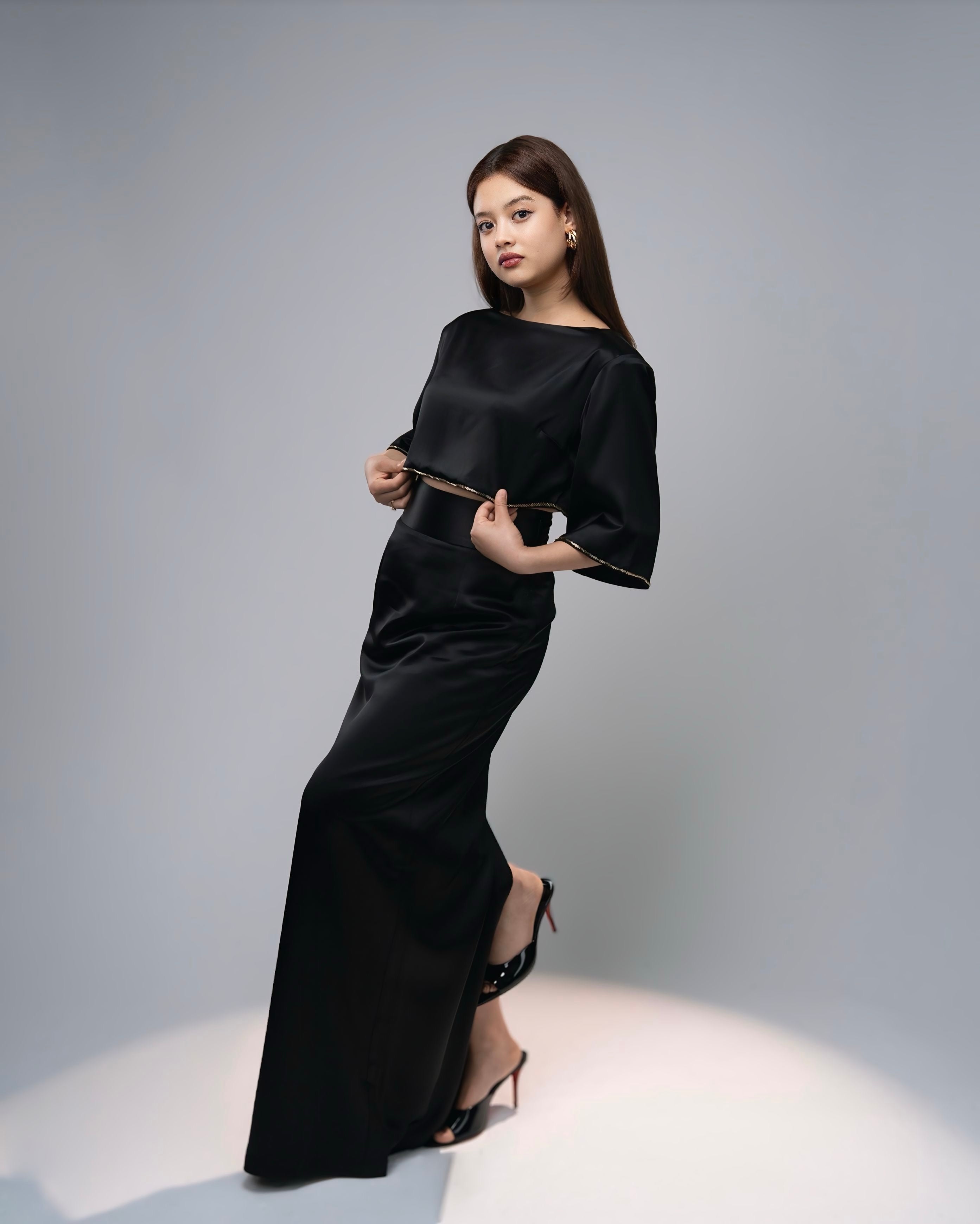 Auréa Beaded Midi Sleeve Crop Top
